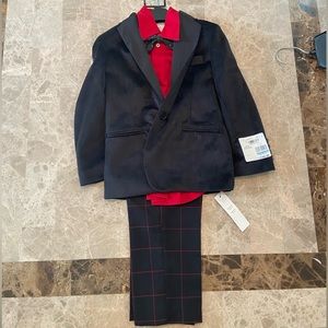 NWT BOYS 4pc Cavin Klein set sz5